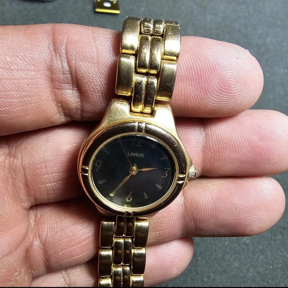 Lorus Ladies Quartz Fashion Watch Gold Tone Black Dial Working LR0104 - Picture 3 of 9